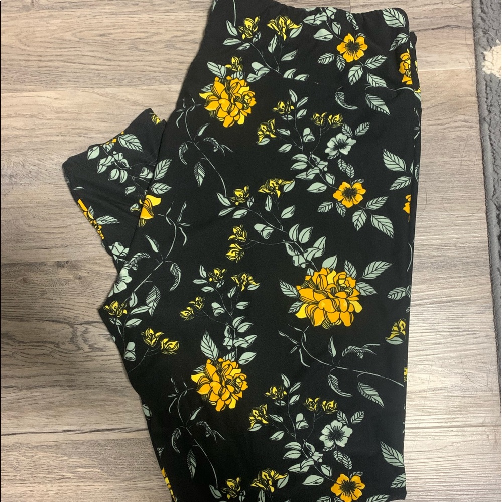 LulaRoe TC2 Leggings. never worn